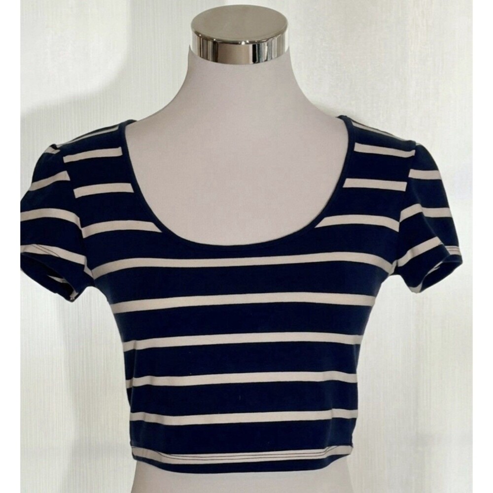 Ambiance Apparel Blue & White Stripped Cropped Top Women’s Medium